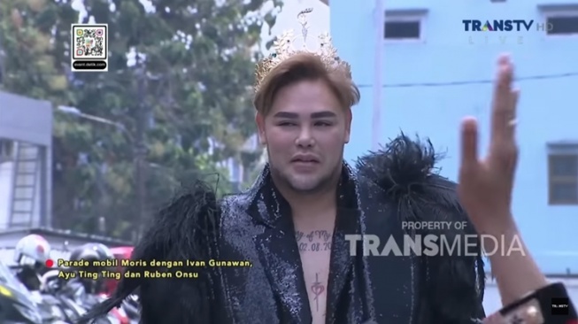 Potret Penampilan Ivan Gunawan di Ultah Brownis (YouTube/TRANS TV Official)