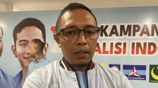 Juru Bicara TKN Prabowo-Gibran Hasan Nasbi. [Suara.com/Faqih]