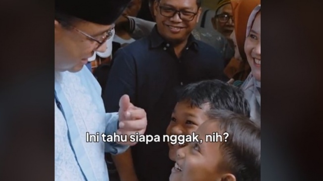 Bikin Ngakak, Momen Para Bocil Ngaku Kenal Anies Baswedan dari Nonton TikTok