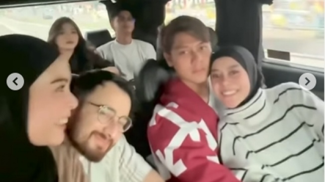 Potret Seru Lesti Kejora dan Hamidah Rachmayanti Naik Kereta Cepat. (Instagram/hamidahrachmayanti)