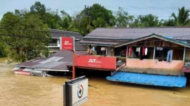 Banjir Melanda Desa Nanga Tepuai Kapuas Hulu: 350 Rumah Terendam, 900 Jiwa Terdampak