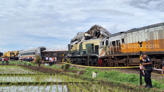 Kecelakaan terjadi antara Kereta Api (KA) Turangga dengan KA Lokal Bandung di Cicalengka Kabupaten Bandung [Suara.com/Rahman]