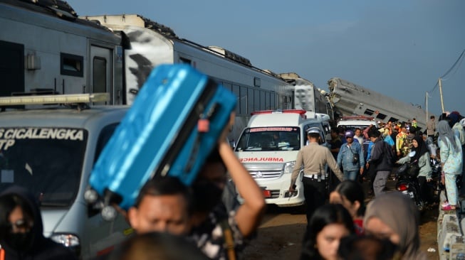 4 Petugas KA Tewas, KAI Pastikan Seluruh Penumpang Kecelakaan Kereta Turangga dan Bandung Raya Selamat