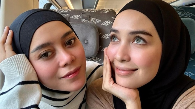 Potret Seru Lesti Kejora dan Hamidah Rachmayanti Naik Kereta Cepat. (Instagram/lestikejora)