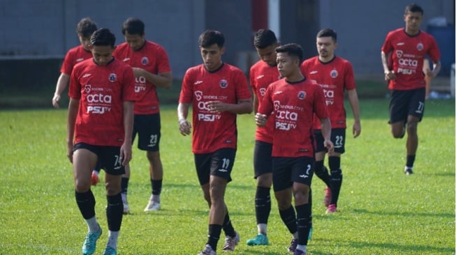 Para pemain Persija Jakarta saat menjalani sesi latihan reguler. (persija.id)