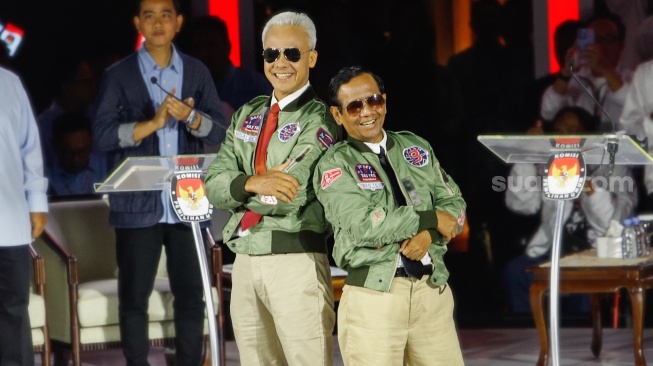 Mahfud MD Ungkap Pesan-pesan Serius yang Ditempel Pada Jaket Bomber Top Gun