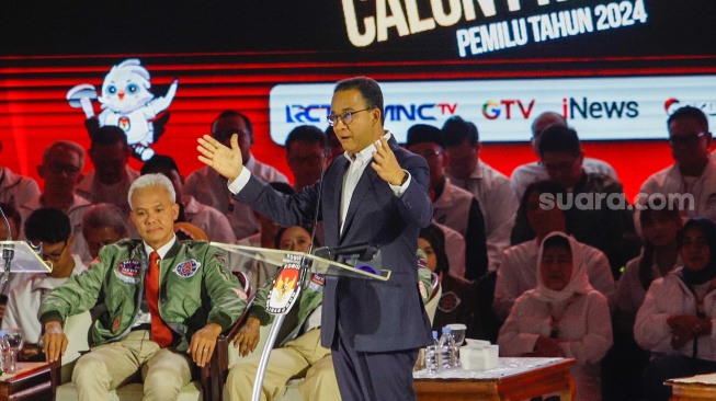 Viral Emak-emak Diusir Panitia karena Teriak Anies Bacot saat Debat Capres