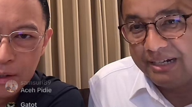 Tom Lembong dan Anies Baswedan perdana live TikTok bersama. (Twitter/@aniesbubble)