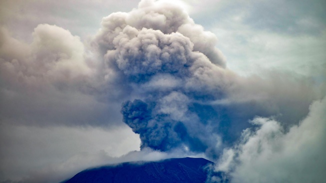 Gunung Marapi Erupsi Lagi Siang ini, Status Level III Siaga