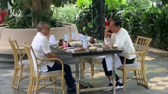 Ketua Umum Partai Amanat Nasional (PAN) Zulkifli Hasan atau Zulhas sempat bertemu empat mata dengan Presiden Joko Widodo atau Jokowi di sebuah restoran di Jalan Pajajaran, Kota Bogor, Jawa Barat, Minggu (7/1/2024). (tangkap layar IG @amanatnasional)