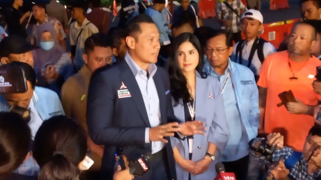 Agus Harimurti Yudhoyono alias AHY dan Annisa Pohan menghadiri debat Pilpres 2024. [Pahami.id/Tiara Rosana]