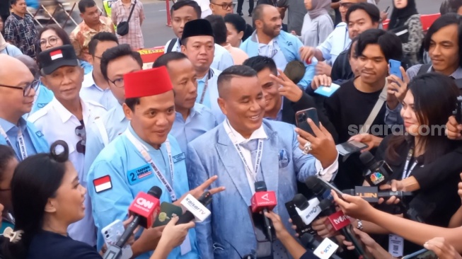 Hotman Paris Pasang Badan Bela Raffi Ahmad Imbas Dugaan Kasus Pencucian Uang: Ayok Tarung Debat!