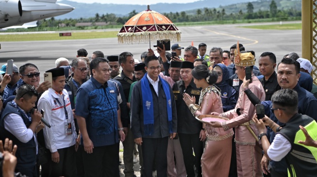 Kampanye di Gorontalo, Anies Baswedan Disambut Upacara Adat Mopotilolo