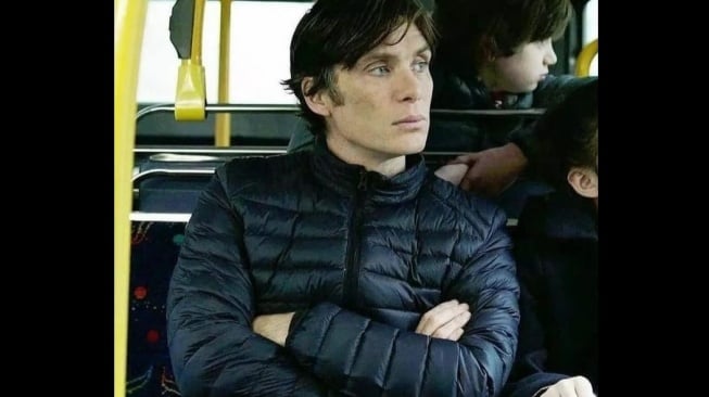 Cillian Murphy Raih Golden Globe Awards 2024, Selera Bermobilnya Mirip Oppenheimer?