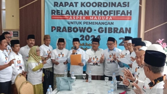 Relawan Khofifah Aspek Madura menggelar rapat koordinasi menyatukan suara mendukung pasangan calon presiden dan wakil presiden yang didukung oleh Khofifah Indar Pawaransa di Bangkalan, Jawa Timur, Senin (8/1/2024) [ANTARA/ HO-Relawan Aspek Madura]