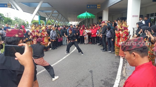 Tiba Di Lampung, Istri Ganjar Disambut Aksi Bela Diri Pincak Khakot