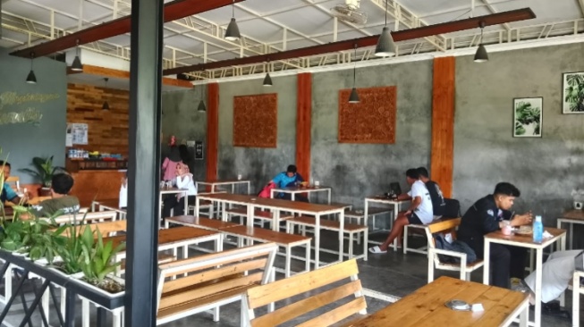 Warung Kopi Gendis: Destinasi Wisata Kuliner di Ponorogo yang Instagramable