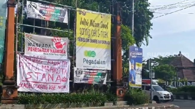 Begini Tulisan Spanduk Sindir Gibran Rakabuming Saat Kampanye di Bali