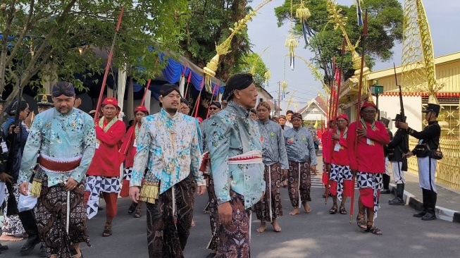 Prosesi Akad Nikah Putera Bungsu KGPAA Paku Alam X  Diiringi Prajurit