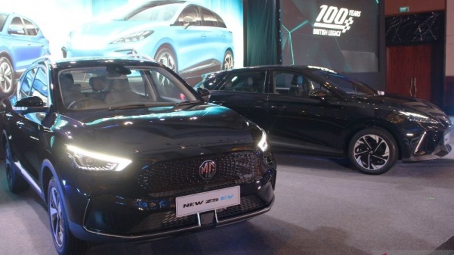 Harga MG 4EV dan MG ZS EV di Indonesia di bawah Rp 500 juta. Keduanya diproduksi di dalam negeri. [Antara]