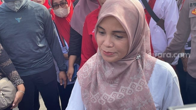 Senang Joget Saat Dampingi Ganjar Pranowo Kampanye, Netizen Tak Percaya Saat Siti Atikoh Ngaku Dirinya Introvert