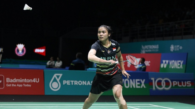 Pebulu tangkis tunggal putri Indonesia, Gregoria Mariska Tunjung pada waktu menghadapi delegasi tuan rumah Goh Jin Wei di area 16 besar Negara Malaysia Open 2024, Kamis (11/1/2024). [Dok. PBSI]