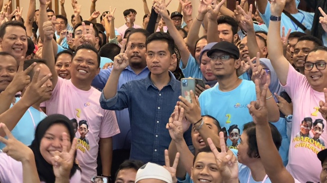 Gibran Hadiri Kick Off Gerakan Door to Door 2 Juta Rumah, Target Menang Satu Putaran