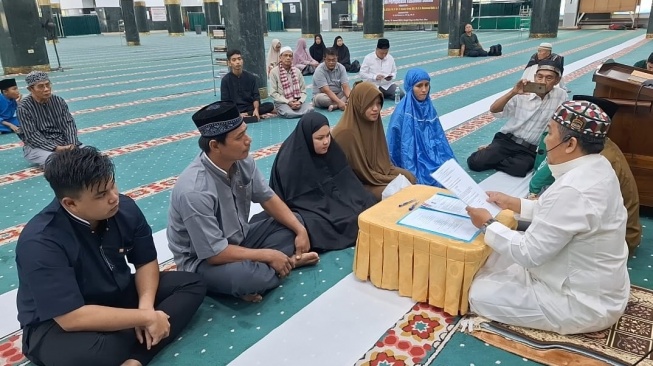 Satu Keluarga di Pekanbaru Masuk Islam, sang Ayah Sering Dengar Ceramah UAS