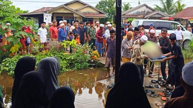 Pria di Kubu Raya Meninggal Tersengat Listrik saat Perbaiki Lampu Kandang Ayam