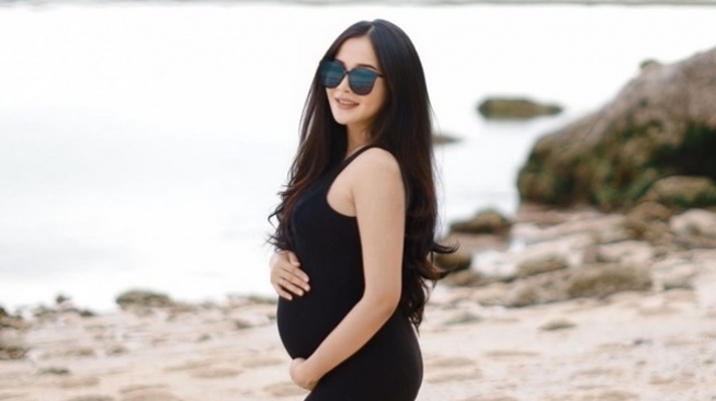 Potret Bella Bonita Pamer Baby Bump (Instagram/@bellabonita_r.a) 