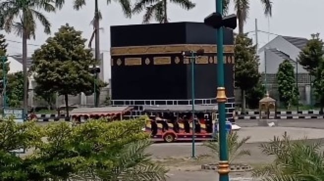 Kocak, Momen Rombongan Simulasi Manasik Haji Keliling Ka'bah Naik Odong-odong