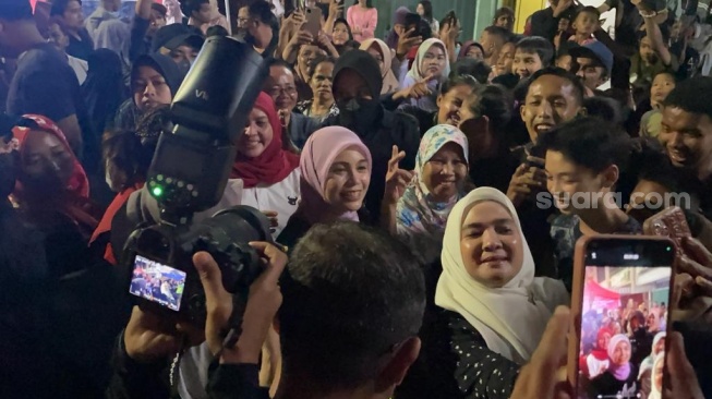 Niat Makan Malam di Angkringan Palembang, Istri Ganjar Mendadak Diserbu Warga