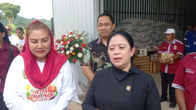 Ketua DPR RI Puan Maharani selepas meresmikan rice mille di Kota Semarang, Sabtu (13/1/24) [Suara.com/Ikhsan]