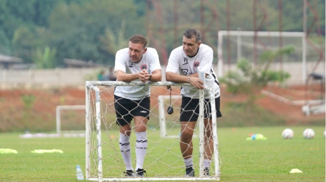 Pelatih Persija Jakarta, Thomas Doll (Kiri). (persija.id)