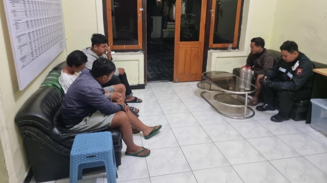 Pesta Miras di Kamar Bikin Resah Warga di Solo, 4 Pemuda Ditangkap Polisi