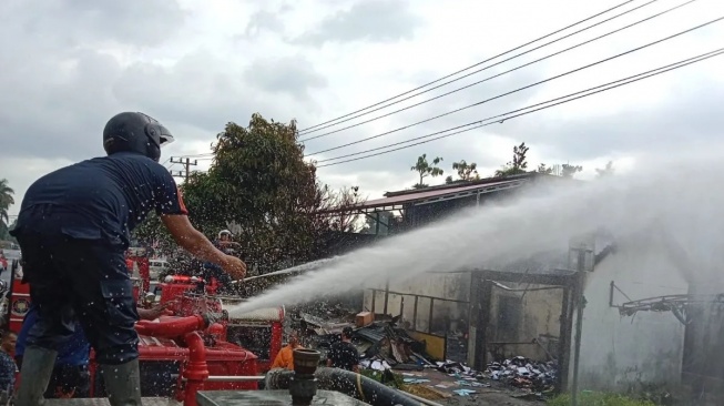 Kebakaran Rumah dan Warung di Agam, Satu Korban Ikut Terbakar