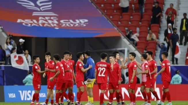 Para pemain Vietnam usai pertandingan sepak bola Grup D Piala Asia AFC Qatar 2023 antara Jepang dan Vietnam di Stadion Al-Thumama di Doha pada 14 Januari 2024. KARIM JAAFAR / AFP