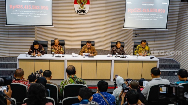 Suasana saat konferensi pers laporan hasil kinerja KPK selama tahun 2023 dan Arah Kebijakan 2024 di Gedung Merah Putih KPK, Jakarta, Selasa (16/1/2024). [Suara.com/Alfian Winanto]