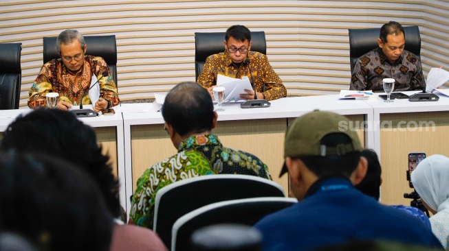 Ketua KPK Nawawi Pomolango memberikan pemaparan saat konferensi pers laporan hasil kinerja KPK selama tahun 2023 dan Arah Kebijakan 2024 di Gedung Merah Putih KPK, Jakarta, Selasa (16/1/2024). [Suara.com/Alfian Winanto]