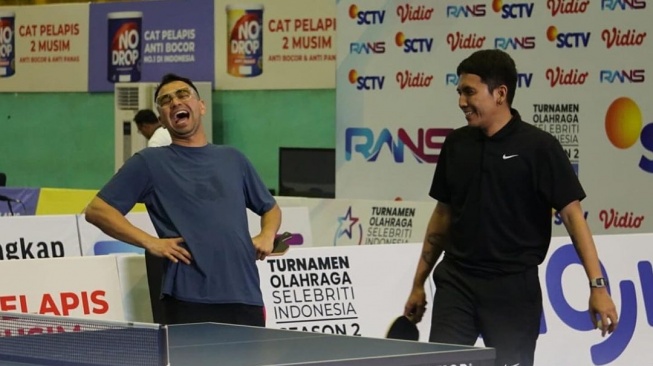 Potret kemenangan Raffi-Ariel pada laga tenis meja melawan Gading-Desta.  (Instagram/sctv)