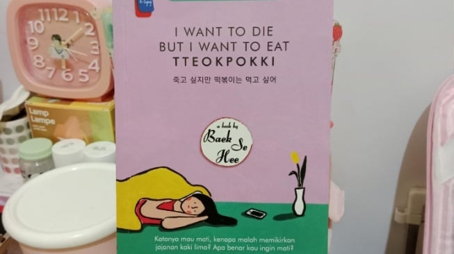 Perjalanan Penulis Melawan Distimia, Intip Kisahnya di Buku 'I Want to Die but I Want to Eat Tteokpokki'