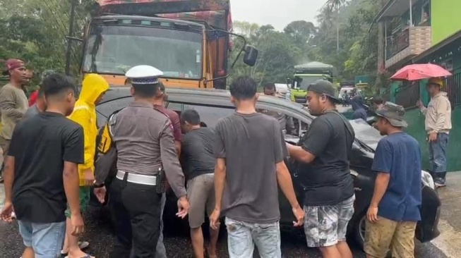 Kecelakaan Beruntun di Jalan By Pass Lubuk Begalung Libatkan Tiga Kendaraan