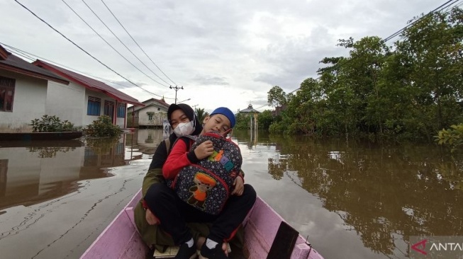 Banjir Dahsyat di Kapuas Hulu, Sekolah Terpaksa Diliburkan