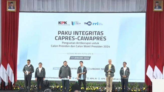 Tiga capres dan cawapres di acara Penguatan Anti Korupsi untuk Penyelenggara Negara Berintigritas (Paku Integritas) terhadap capres-cawapres di Gedung Merah Putih KPK, Jakarta, Rabu (17/1/2024). (tangkap layar)