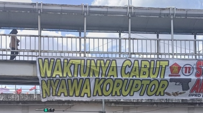 Ngeri! Viral Spanduk Partai Gerindra: Waktunya Cabut Nyawa Koruptor