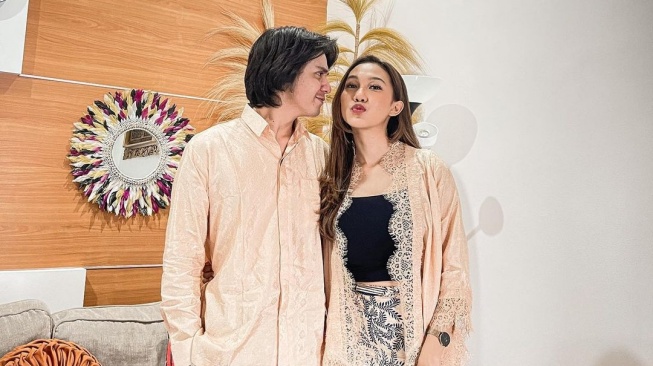  Potret Bucin Arbani Yasiz dan Raissa Ramadhani (Instagram/@arbaniyasiz)