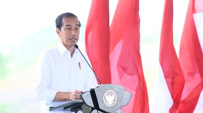 Kelakar Jokowi Usai Beri Bansos Beras di Bantul: Setelah Juni Ada Lagi Kalau Anggaran Cukup