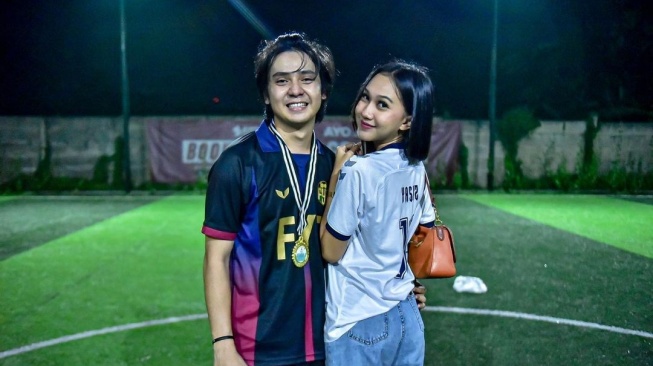 10 Potret Bucin Arbani Yasiz Bareng Pacarnya Raissa Ramadhani, Romantis ...