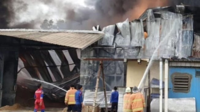 Pabrik Batu Bata di Cikande Serang Kebakaran, Karyawan Berhamburan Keluar