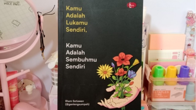 Ulasan Buku Kamu Adalah Lukamu Sendiri: Sebuah Usaha Menyembuhkan Luka dari Pengalaman Pahit